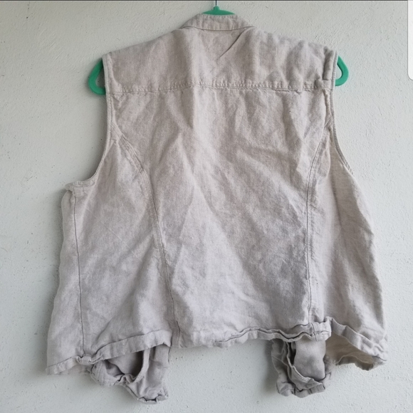 Beige Sleeveless Vest - Picture 3 of 6